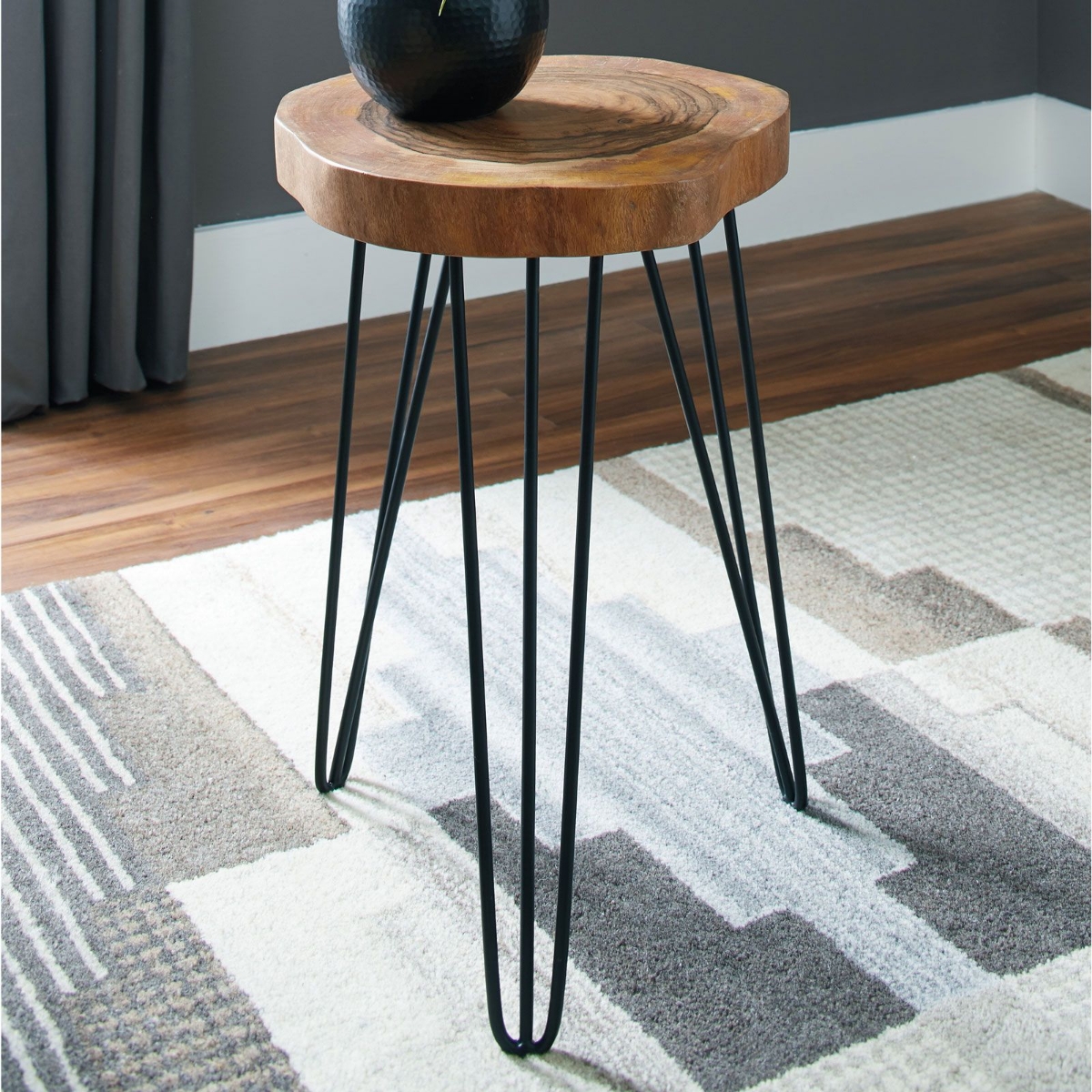 Picture of Eversboro Accent Table