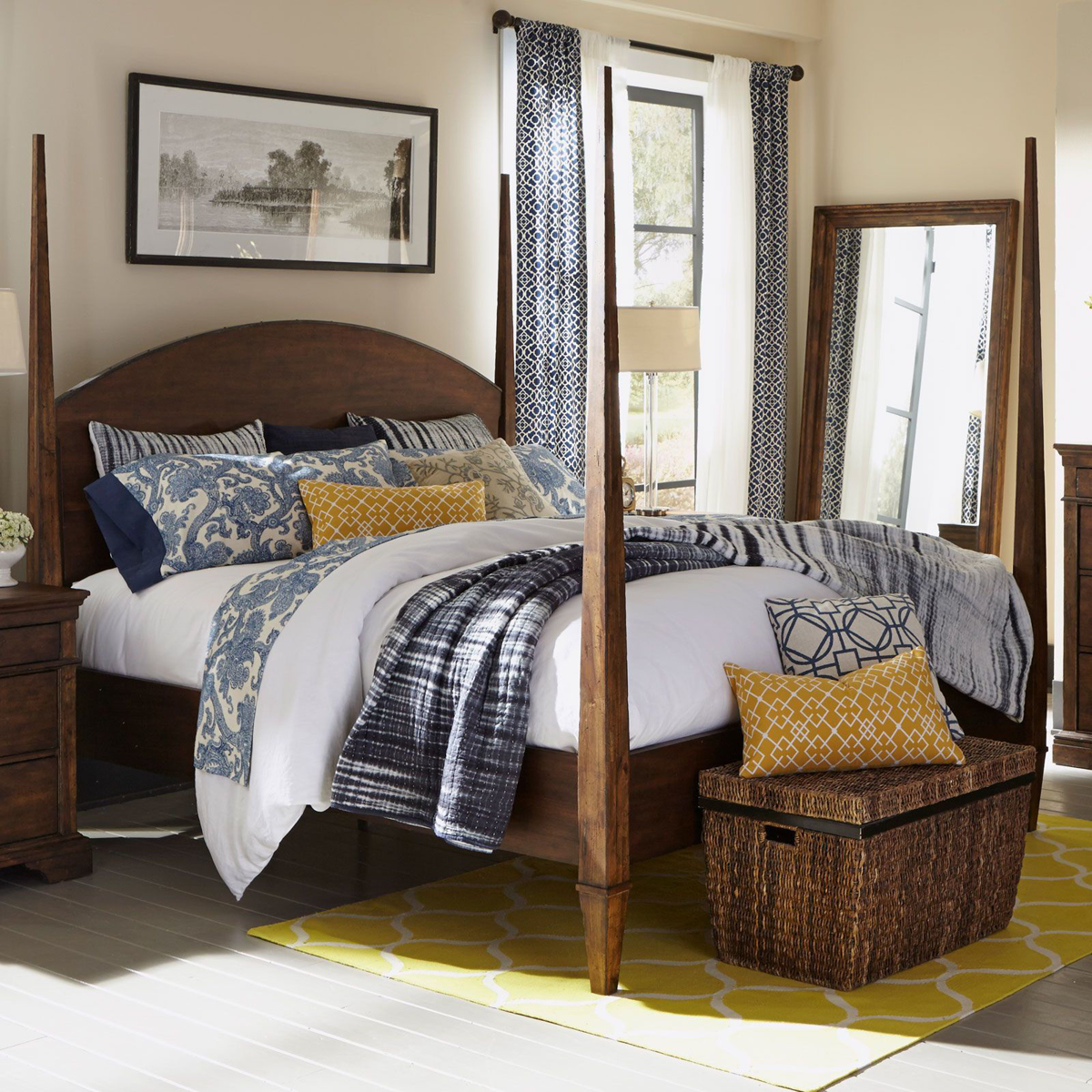 Picture of Trisha Yearwood Queen Poster Bed