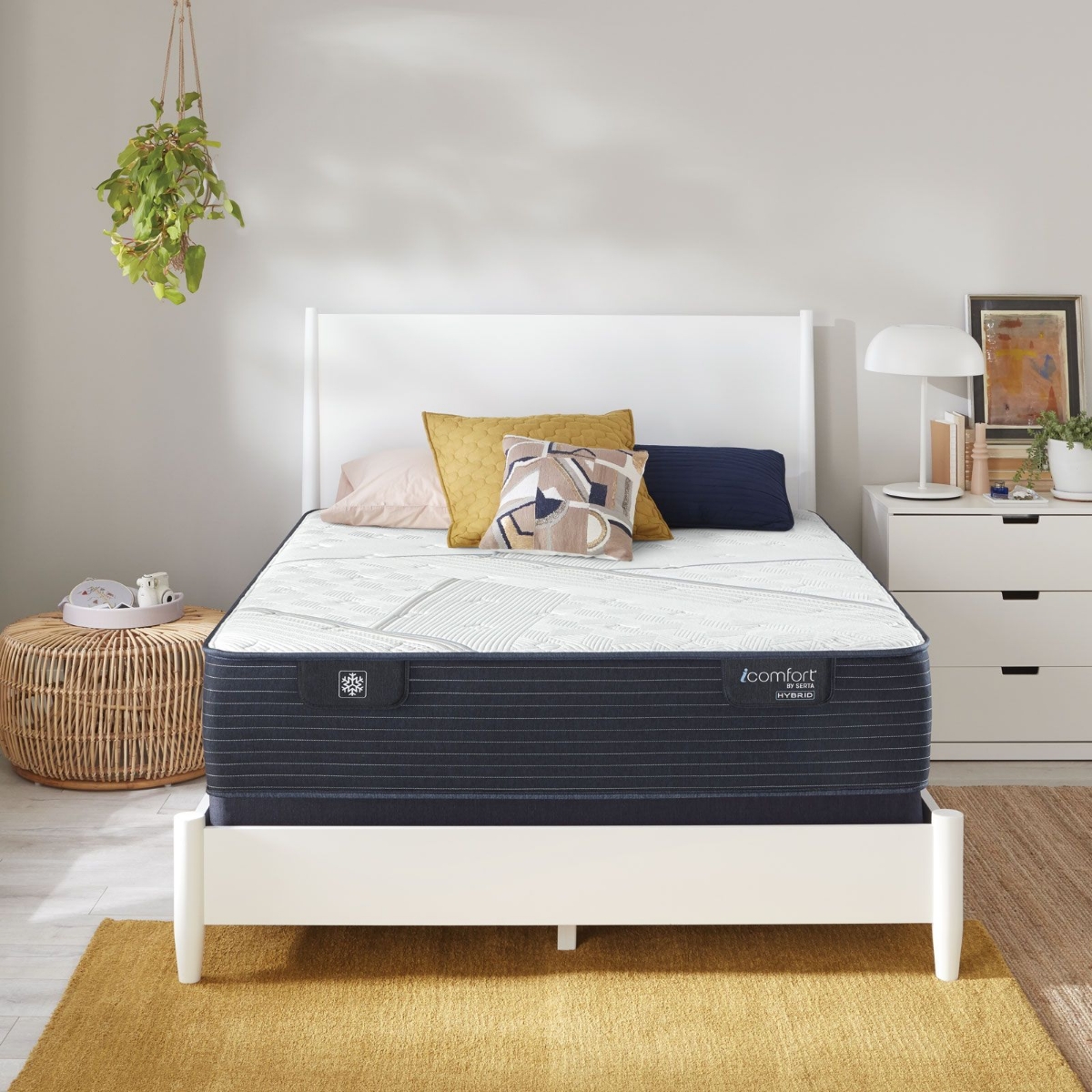 Picture of iComfort CF1000 Quilted Hybrid Firm Queen Mattress