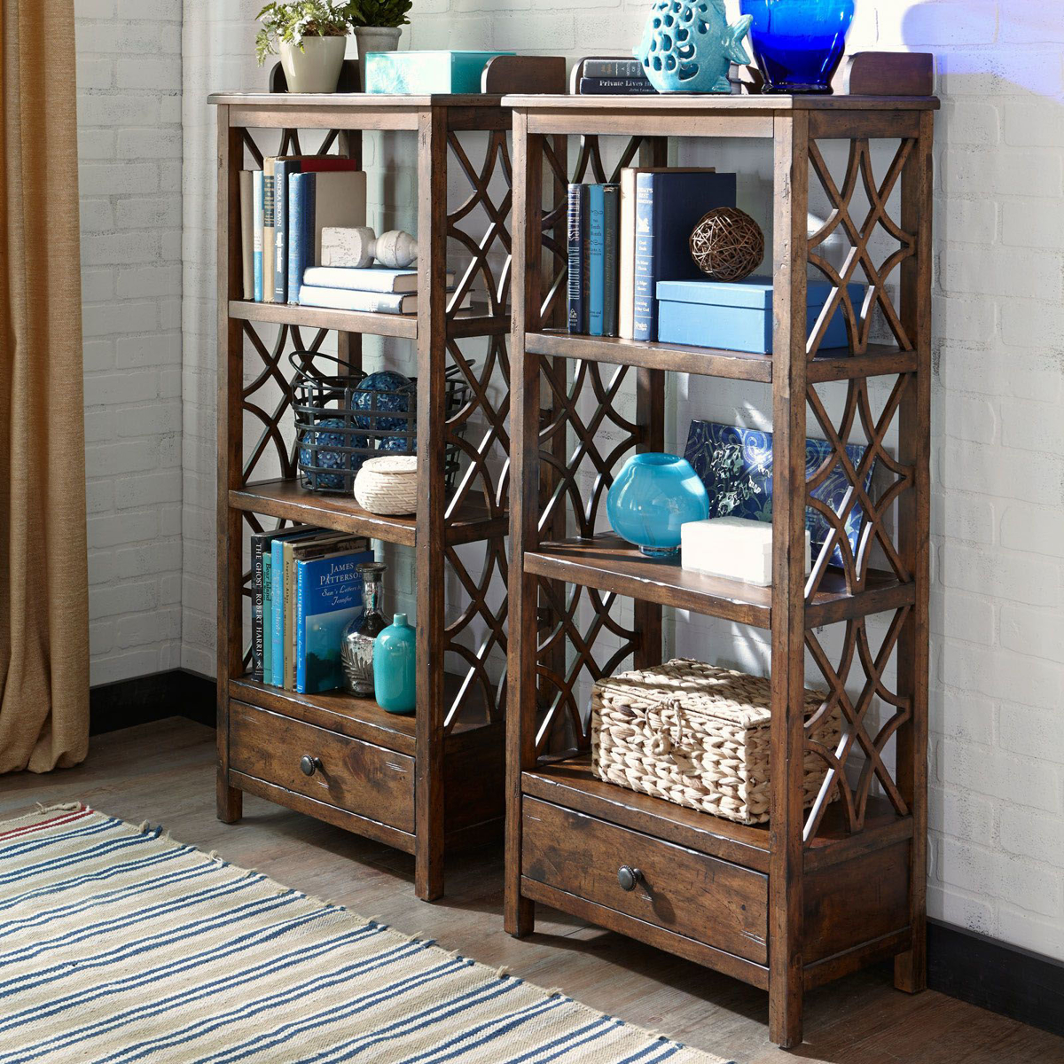 Picture of Trisha Yearwood Etagere